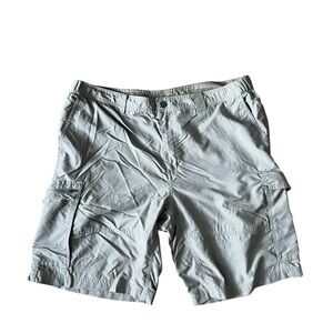 Columbia Men's Light Gray Cargo Shorts